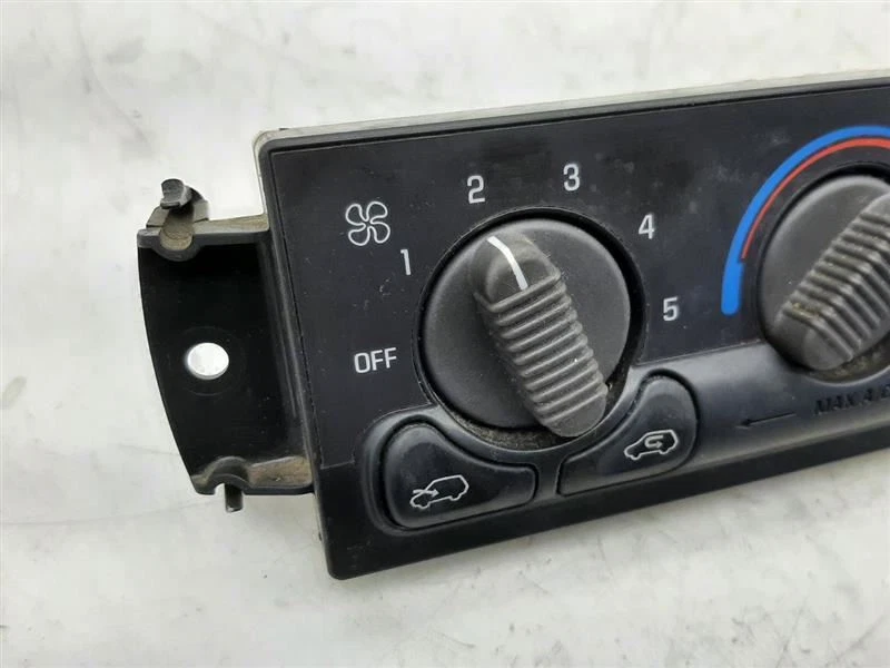 Control de temperatura con control manual de CA 99-02 GMC Sierra 1500 PICKUP 15753263 Foto 2 de 4