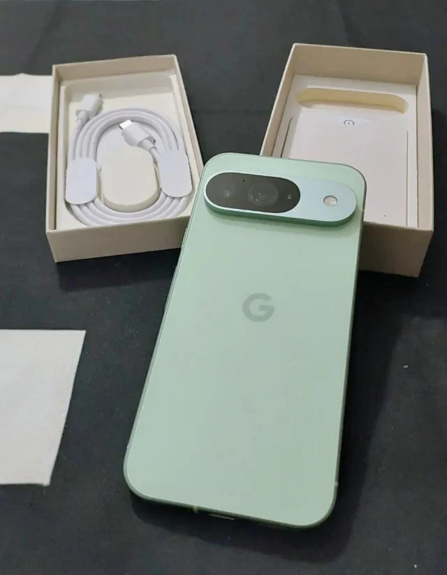 Google Pixel 9 Verde 256 gb display Actua da 6,3" - Immagine 3 di 4