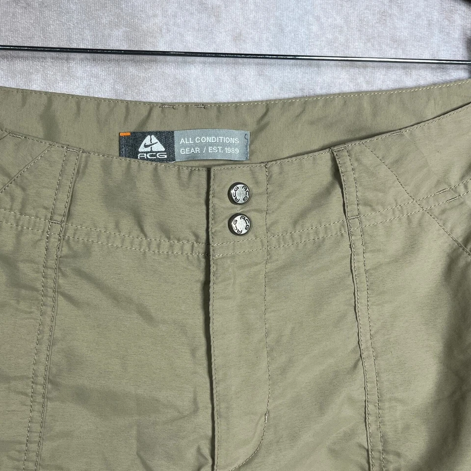 Pantalones Cortos Carga Nike ACG De Colección Para Mujer Talla 12 Tostados Todas las Condiciones Equipo Exterior Foto 2 de 4
