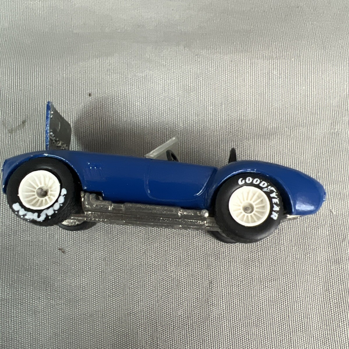 Hot Wheels Real Riders Classic Cobra 1982 Blue with White