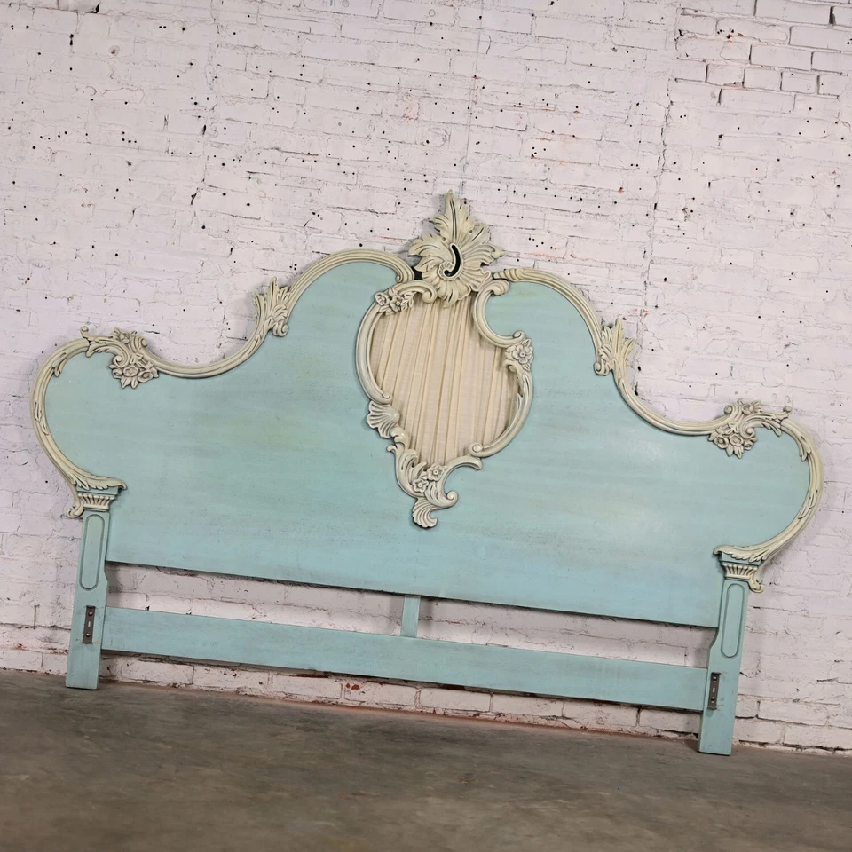 Cabecero Rey Provincial Francés Polvo Azul Acabado Ceruse y Detalle Tallado Pesado Foto 3 de 4