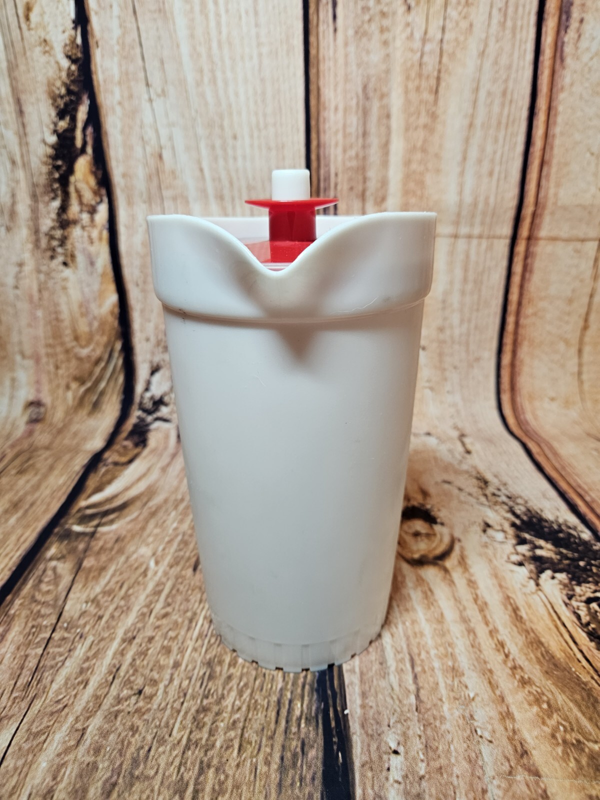 Tupperware Juice Pitcher 874 with Lid 875 Red Vintage 8" Tall 1 Quart