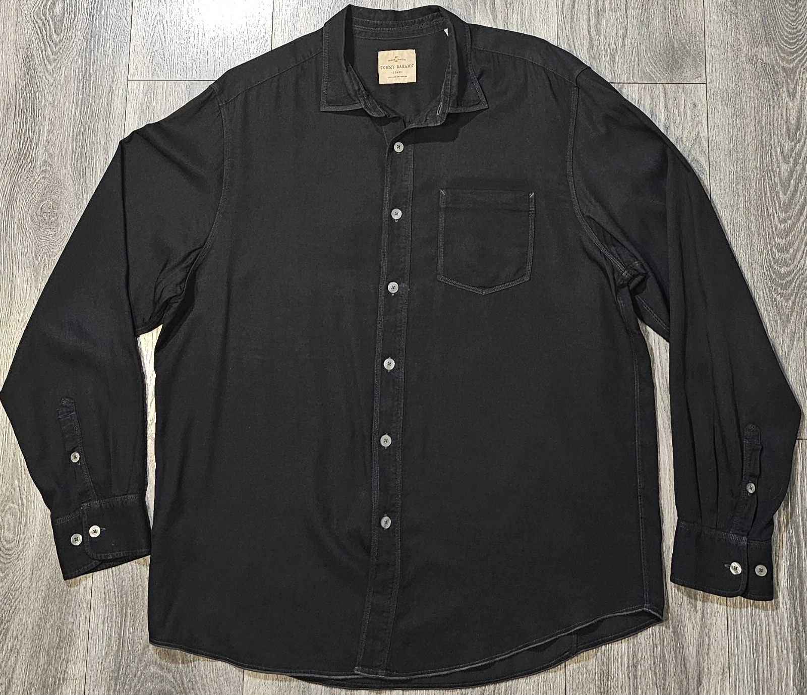 Tommy Bahama Long Sleeve Casual Button Down Modern Dress Shirt Black Mens Size L
Opens in a new wind