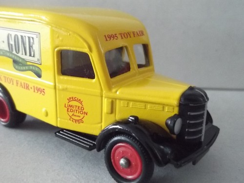 Lledo DG63010 Bedford 30cwt Van, New York Toy Fair 1995, Culver City, California - Picture 4 of 4