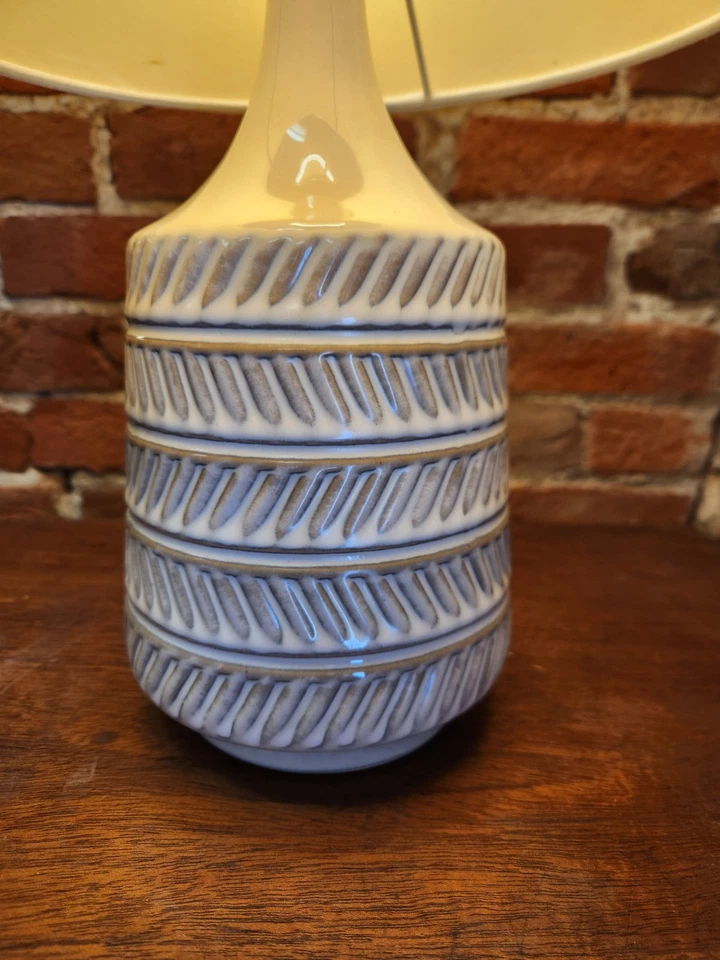 "Lámpara de mesa moderna de cerámica con pantalla - blanco/beige - 17"" de alto"  Foto 2 de 4