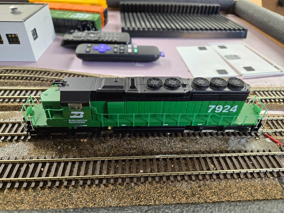 Broadway Limited BLI BN Burlington Northern SD40-2 #7924 DCC - Image 2 of 4