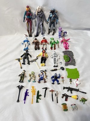 Jazwares Fortnite Lot of 15 Figures Plus Weapons, Carbide Bone Wasp Legendary