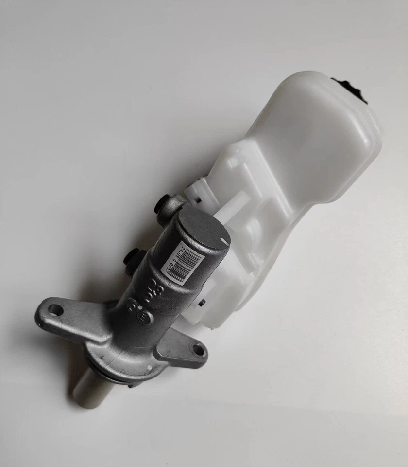 Conjunto de cilindro maestro de freno OEM 47201-12C30 para Toyota Corolla 2019-2022 Foto 2 de 4