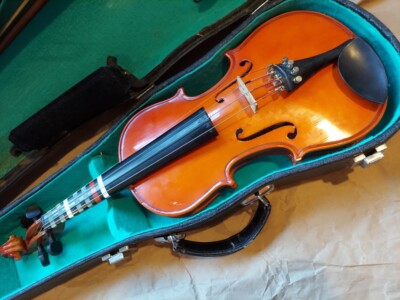 Cremona model SV-100 sized 1/2 Violin. China. Good Condition