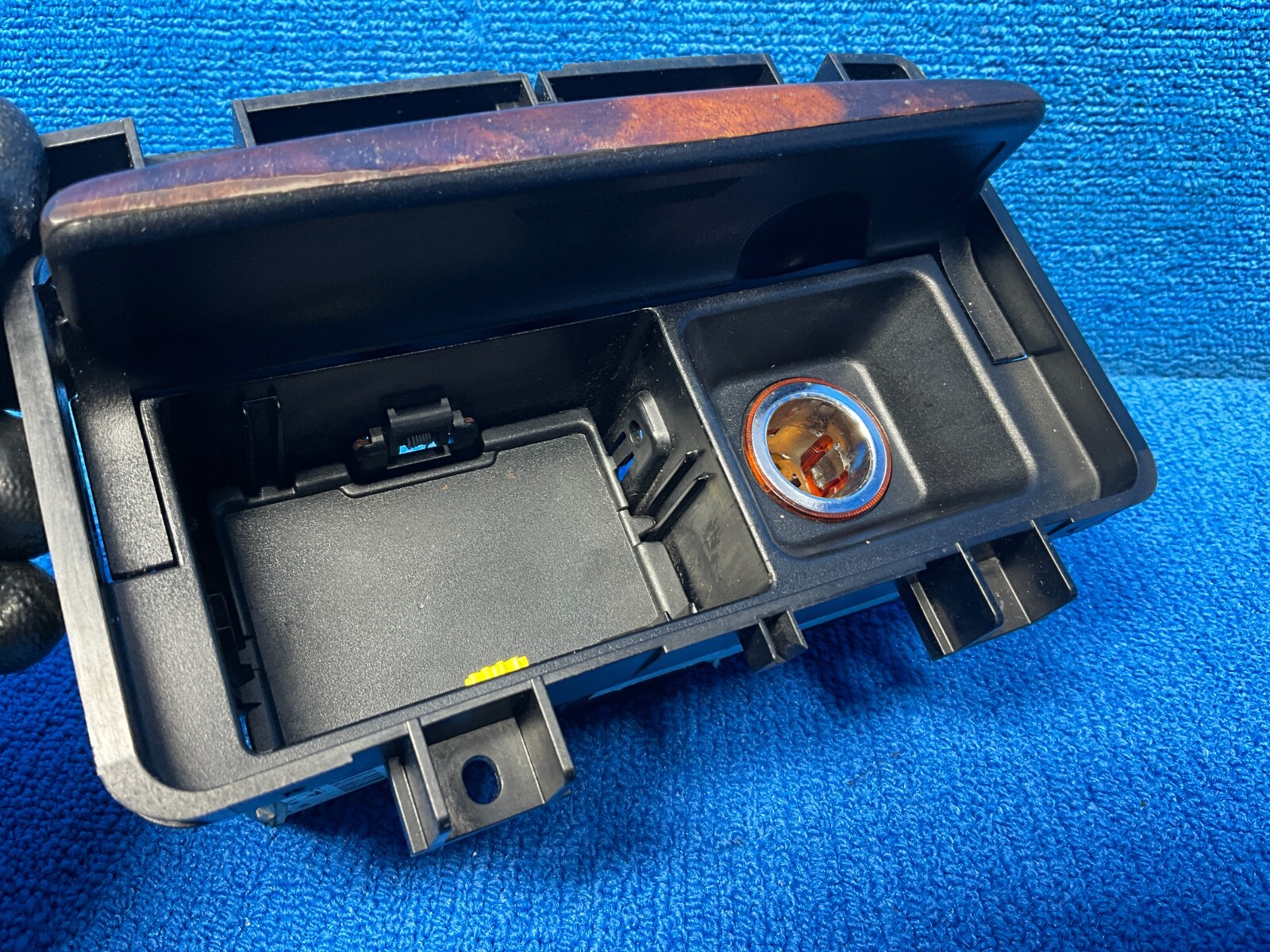 2006 - 2010 BENTLEY CONTINENTAL GTC CENTER CONSOLE ASHTRAY COMPARTMENT BOX OEM