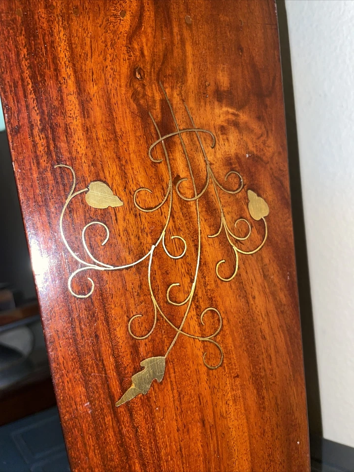 Vitrina de almacenamiento de madera estante de coleccionista incrustación flores de latón 30 estantes de colección años 70 Foto 4 de 4