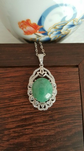 Genuine Bright Green 12.9ct Jadeite Jade (Type A) 925 Silver Pendant with Chain - Picture 3 of 12