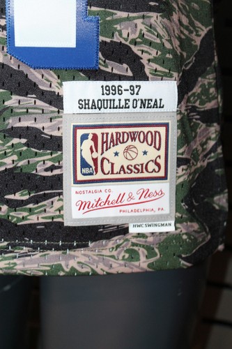 Camiseta Mitchell und Ness NBA Tiger Camo LAKERS 96 SHAQUILLE O'NEAL - Imagen 2 de 5