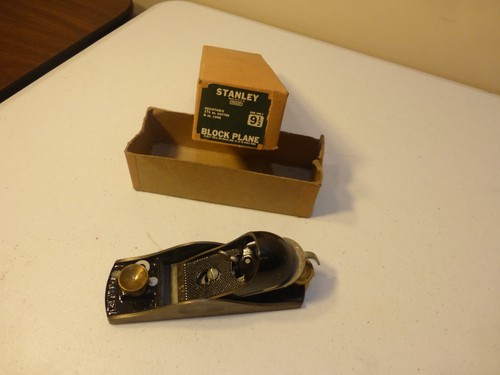 Stanley no. 9 1/2 adjustable throat block plane w/ Box