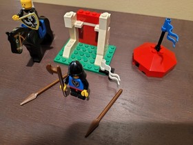 LEGO Castle: 6035 Castle Guard House, Guard, and Knight - Incomplete