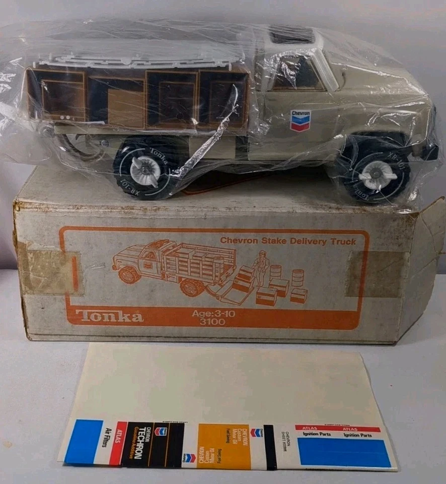 Camión de reparto Tonka Chevron Stake #3100 1982 vintage nuevo con accesorios N.I.B Foto 2 de 4