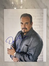 Foto firmada por Dexter de David Zayas