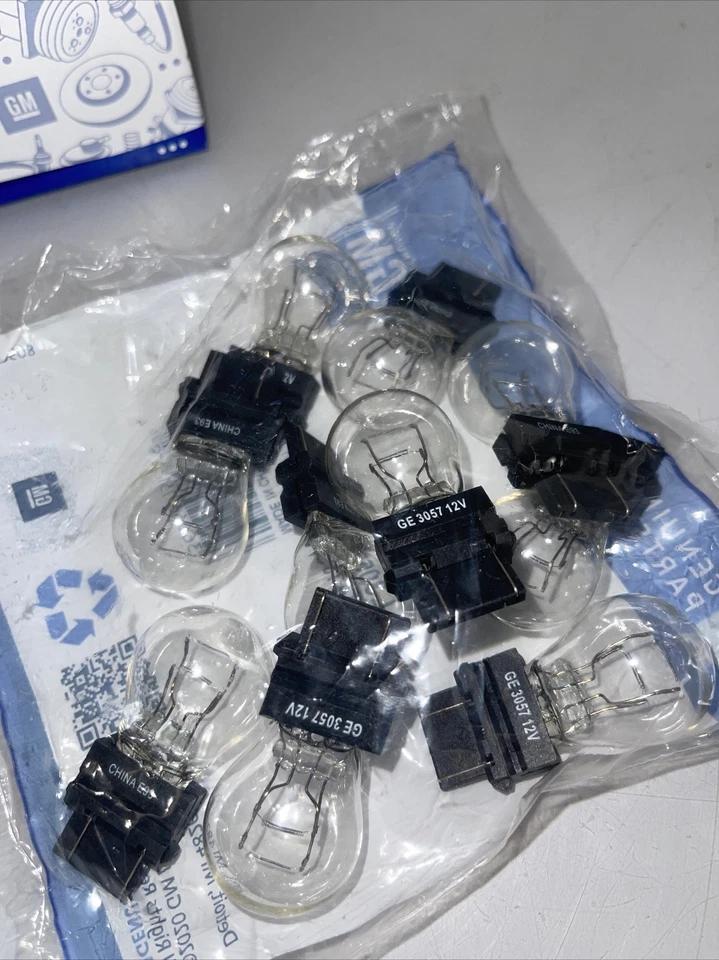 Bombilla Trasera ACDelco GM Equipo Original L3057 (Paquete de 10) 9441839 Foto 4 de 4