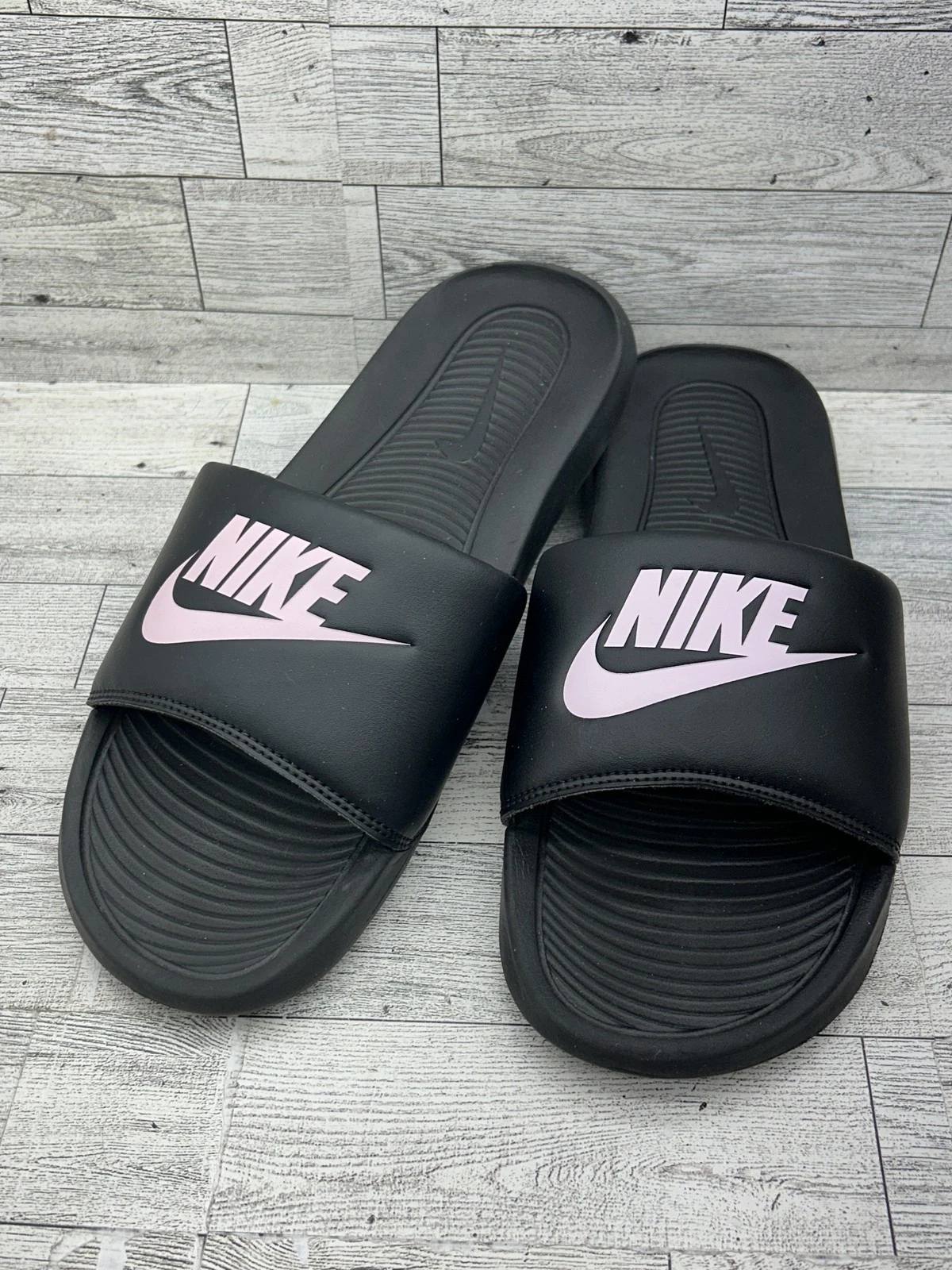 Nike Benassi Slides Shoes Women Size 10 Comfort Sandal CN9677 002