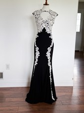 Betsy  Adam Black White Lace Mermaid Gown Open Back Formal Prom Dress Sz 6