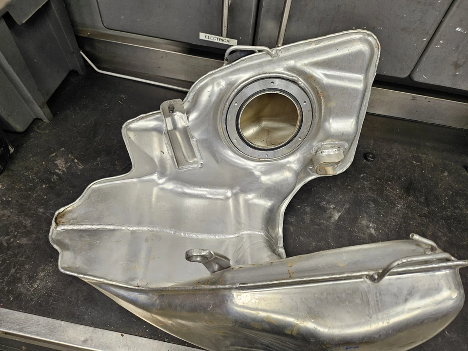 宝马 R1100S 燃气罐 P/N 4661-2328059 1997 - 2005 — 第 3/4 张图片