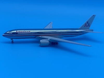 1:400 Boeing 777-200 American Airlines N777AN Polished Chrome