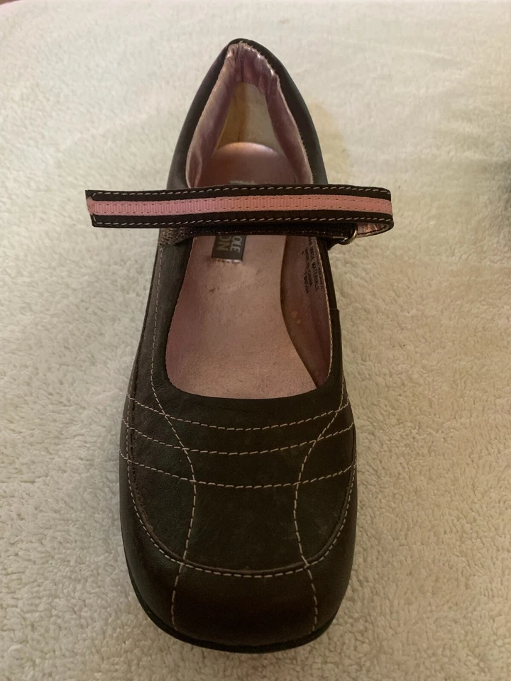 Niñas Marrón Oscuro Zapatos Escolares Mary Janes Kenneth Cole Nuevos Talla 3 1/2 M ¡OFERTA! Foto 4 de 4