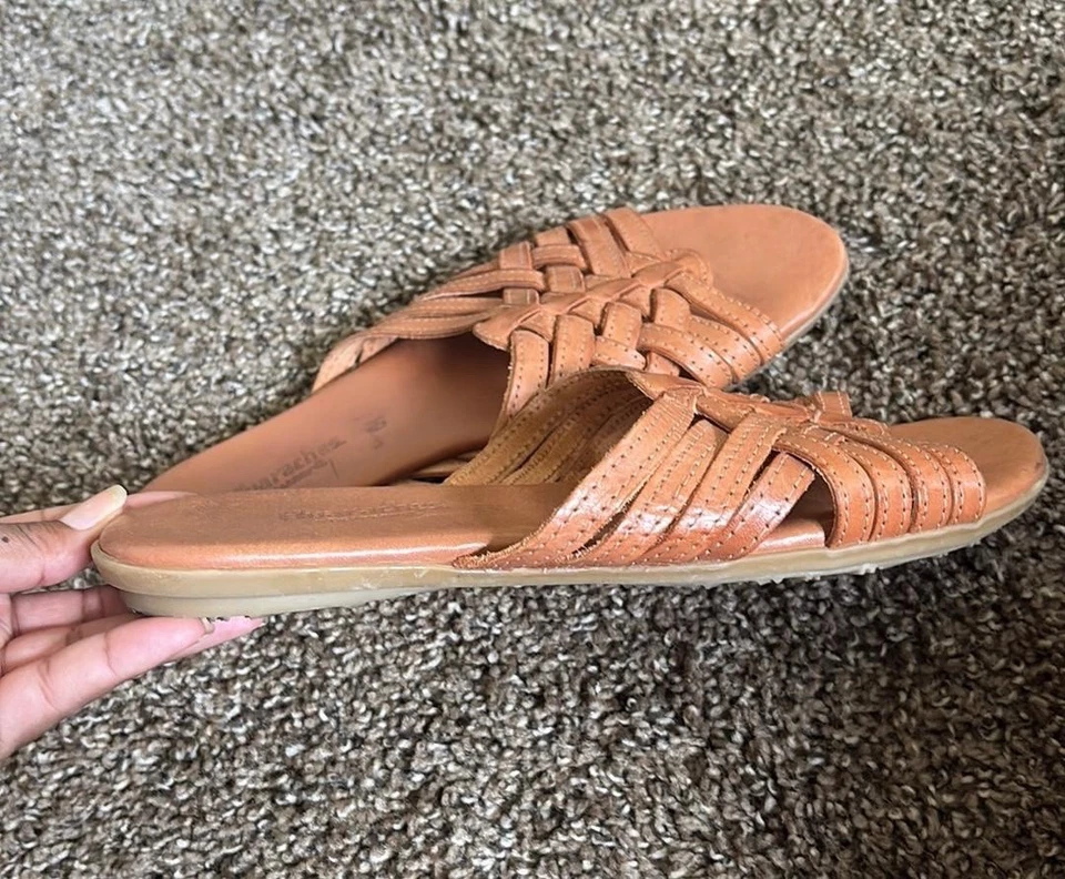 New Huaraches Bearpaw Leather Womens Slides Slippers Size 10 Sandals Shoes Camel - Image 3 of 4