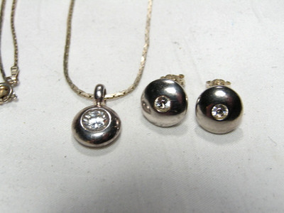 Conjunto De Aretes Y Collar Con Colgante De Solitario CZ De Plata Esterlina