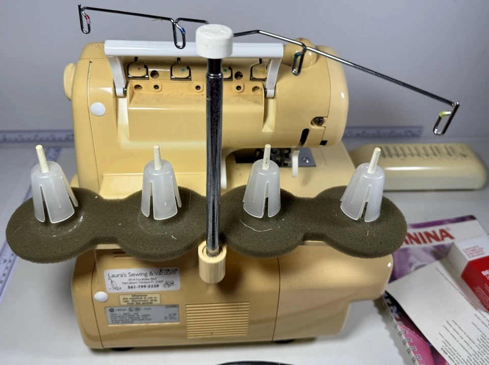 Máquina de coser Bernina 2000DCE Serger vintage FUNCIONA Foto 4 de 4