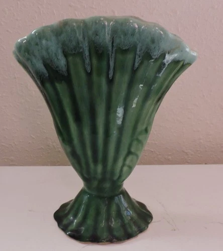 VINTAGE SIGNED ANNA VAN BRIGGLE FAN VASE