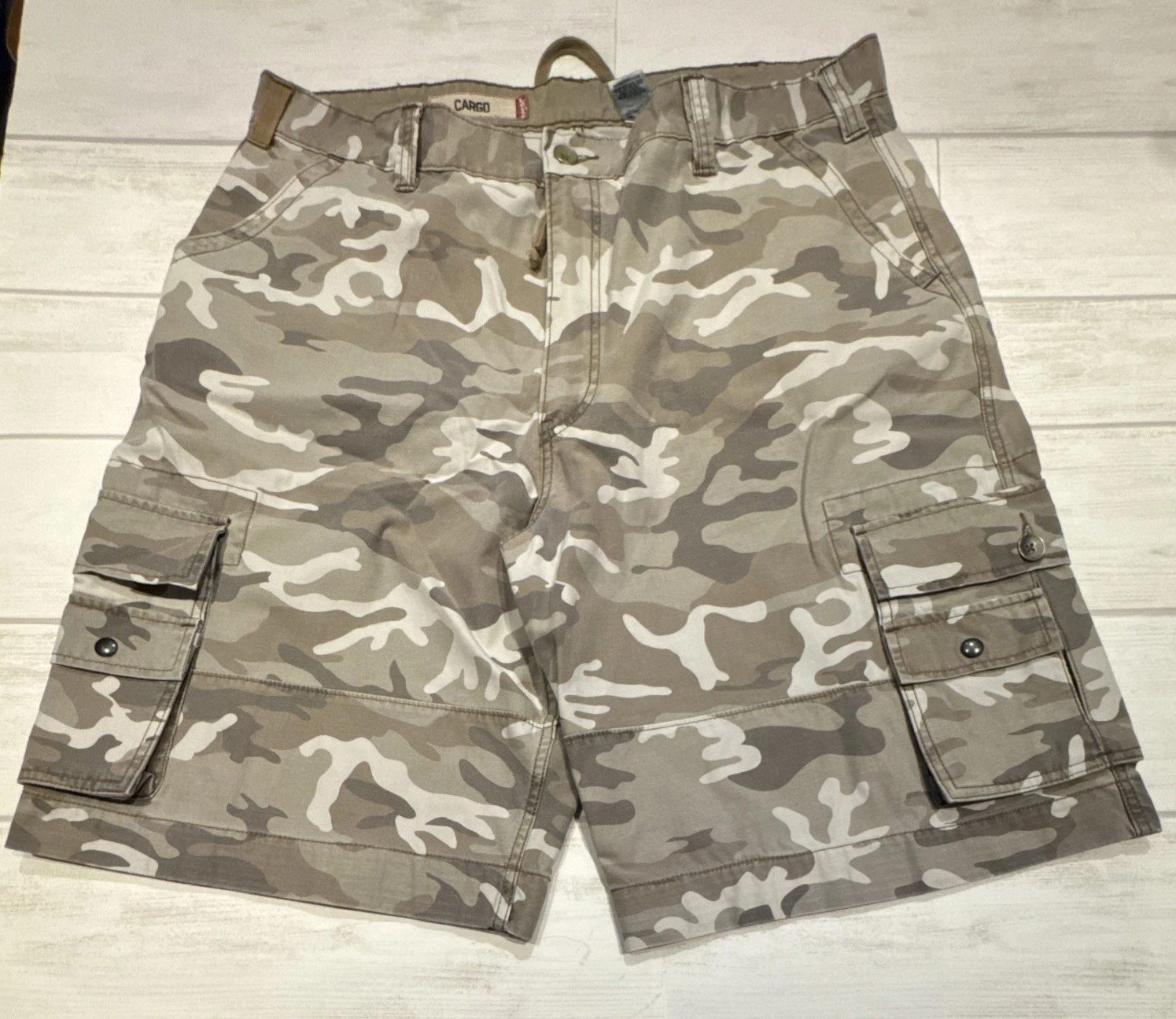 Men’s Levi’s Cargo Camouflage Shorts Size 42x12 Desert Utility Pockets Hunting