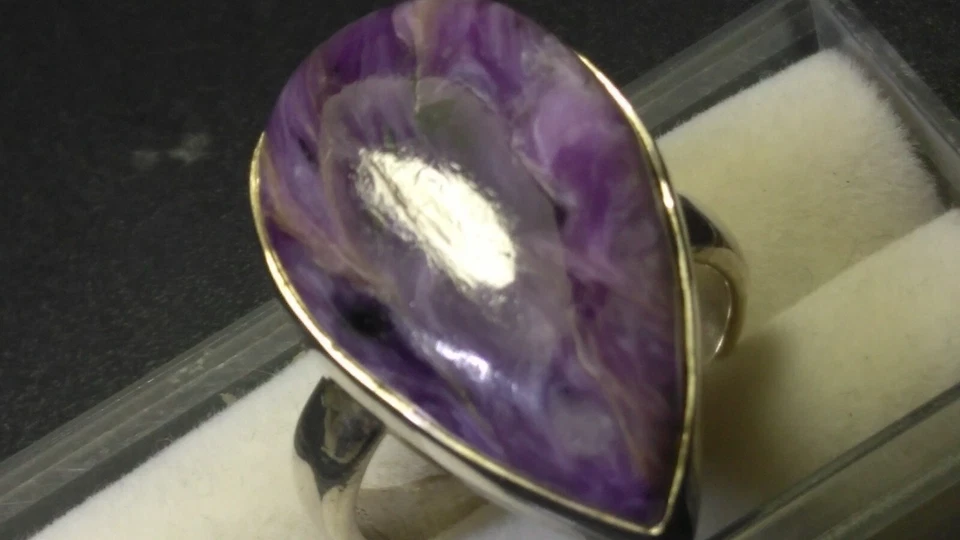 ANILLO CHAROITE RUSIA NATURAL RARO EN PLATA DE LEY.925 TALLA 8.0-8.25! Foto 3 de 4
