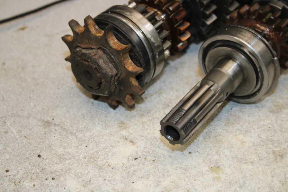 1974 Suzuki GT250 КОРОБКА ПЕРЕДАЧ TRANNY GEARS I3-1395.ZS - Изображение 2 из 4