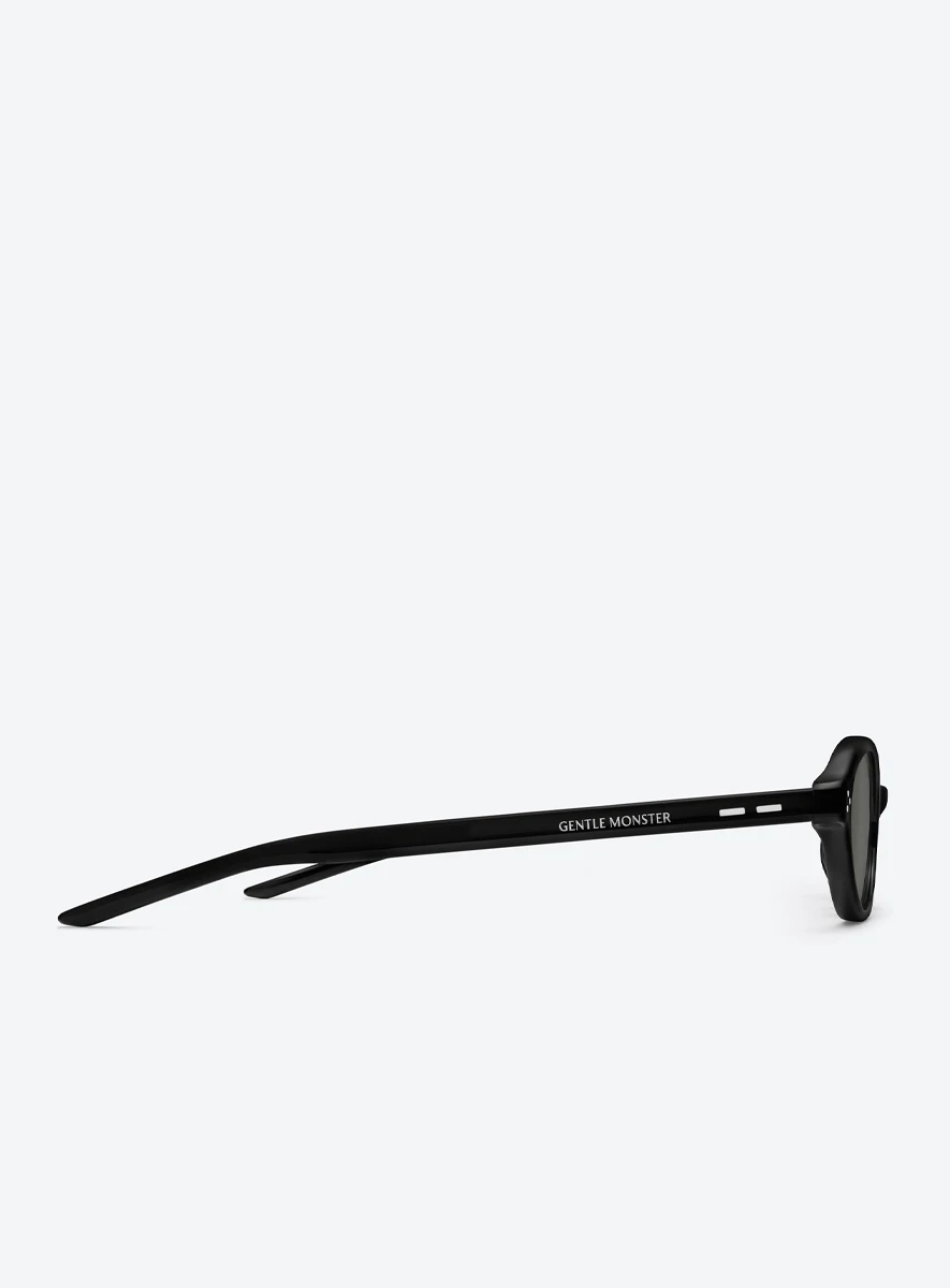 GEntlE MOnster La Cha 01 Black Oval Sunglasses Dark Gray Lens