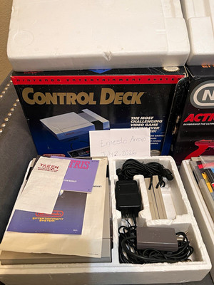 Nintendo NES Control Deck Console NES-001 NTSC-U/C Boxed w/ Cables & Manual