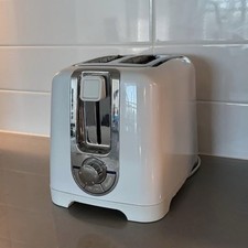 Black  Decker White and Stainless Steel TR1256W 2 Slice Toaster