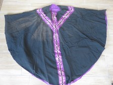 chasuble - calice - ciboire - messe - pretre - etole - ornement