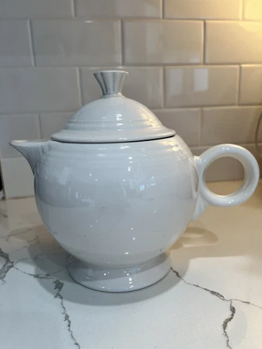 Beautiful Vintage White Fiesta Ware Kettle Teapot With Lid. ￼