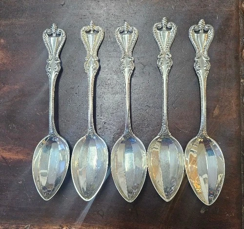 Lot of 5 antique  TOWLE Old Colonial Sterling Teaspoons, 5 1/2"  No monogram