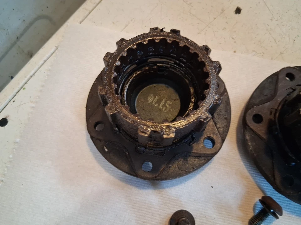 Pair Locking Hubs Suzuki Sidekick Geo Tracker 1989-1998 ? Untested - Image 3 of 4