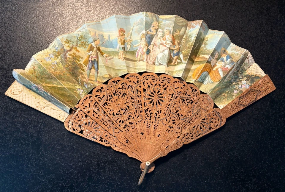 Éventail du XVIIIe Siècle - Scènes Galantes & Monture Bois Et Boitier Sculpté - Photo 2/4