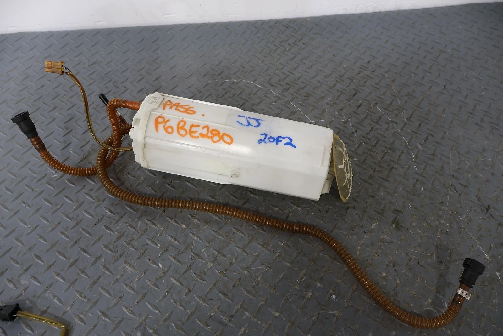 Bentley Flying Spur 2006-2012 Left, right Fuel sensors Pair