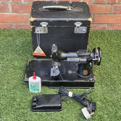  1941 Vintage Singer Featherweight 221K Nähmaschine - getestet funktioniert mit Koffer