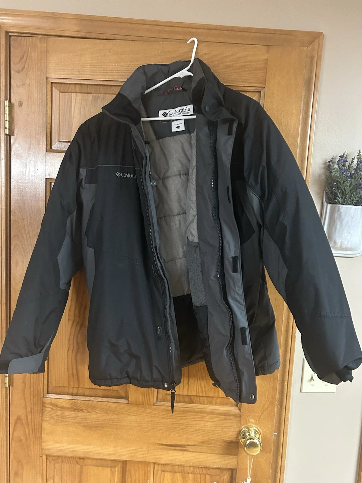 Columbia Black and Gray Performance Coat with Water-Resistant Fabric Size L