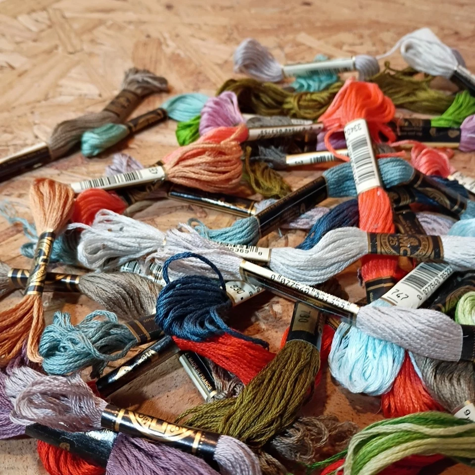 Lot Of (30) Vintage DMC strand linen floss hardanger/needlepoint/cross-stitch 02 - Image 3 of 4