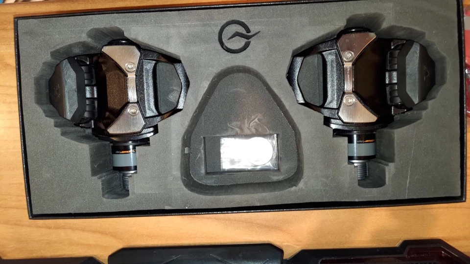 Powertap P1 Dual side power pedals + 2 claws + 2 x V.3 battery caps + 4 x Plates - Image 3 of 4