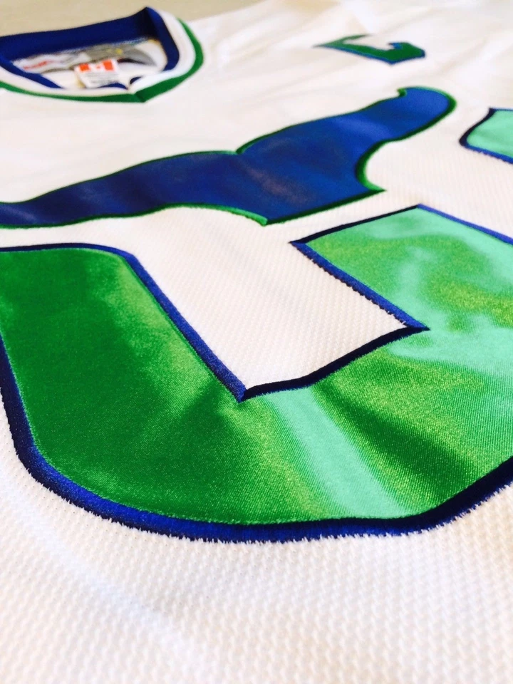 Camiseta deportiva blanca clásica de Ron Francis Harftord Whalers 1986 local Foto 3 de 4