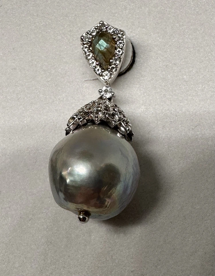 Grey Baroque Freshwater Pearl Labradorite & White Topaz Earrings - Image 3 of 4