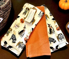 Cupcakes & Cashmere Halloween Dogs In Costumes Kitchen 3 Towels Set NWT